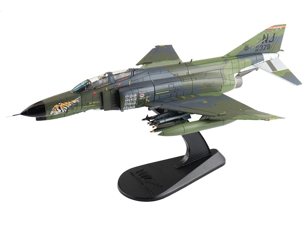 ホビーマスターMcDonnell Douglas F-4 Phantom II McDonnell Douglas F-4B Phantom II Fighter-Bomber Aircraft