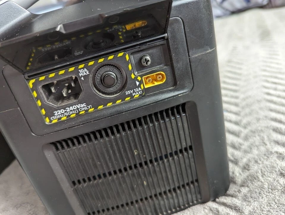 EcoFlow RIVER Pro 720Wh 600w (1200w surge)  Portable Power Station - Image 4 of 4