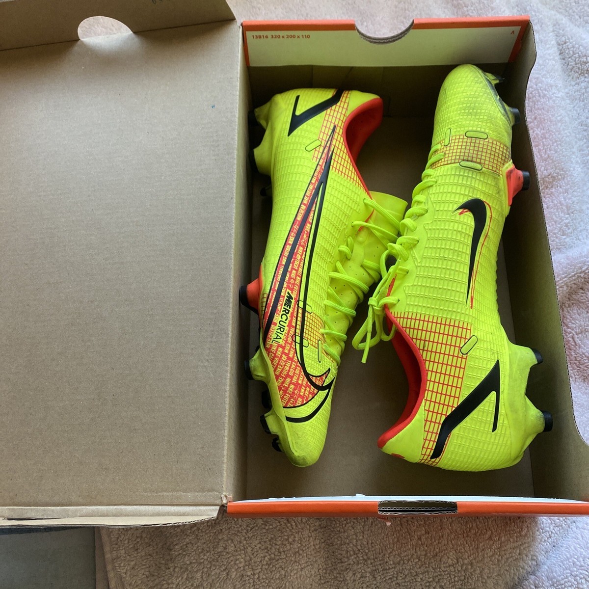 Nike Mercurial Vapor 14 Academy Cleats Neon Green. Men's