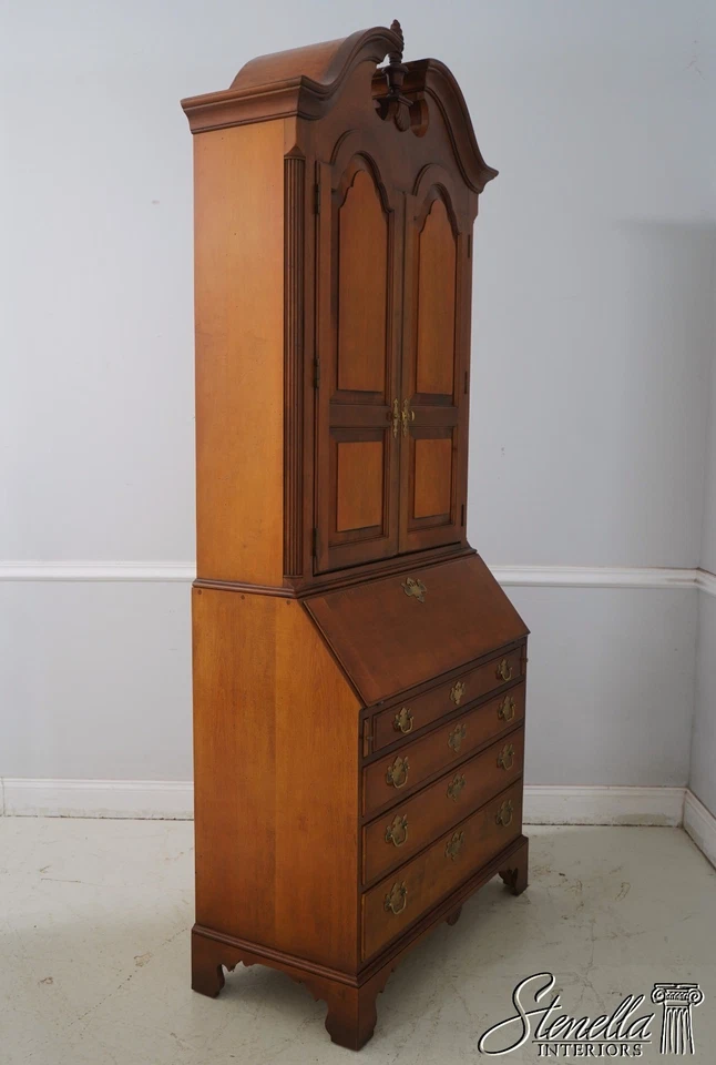 69517: Escritorio de secretaria HICKORY CHAIR CO Tiger Maple New England Foto 2 de 4