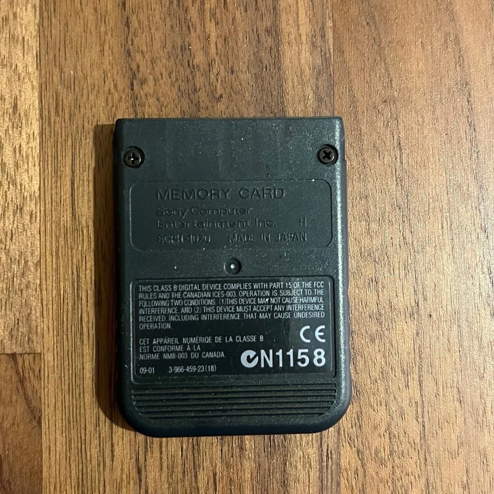 Memory Card Originale Sony 1MB PS1 Nero Opaco  Originale Perfetta - Immagine 2 di 2