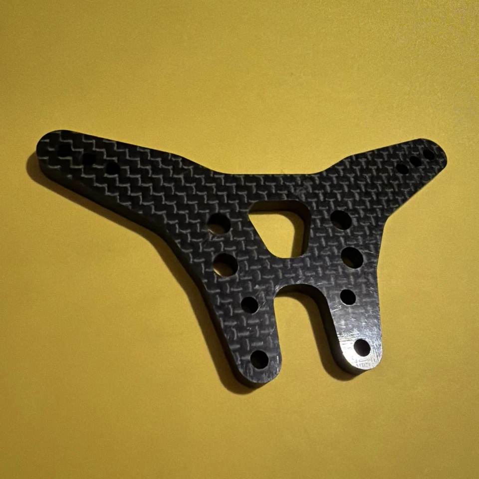 Torre de amortiguador trasero Associated 91770 grafito alto: B6.1 / B6.1D Foto 4 de 4