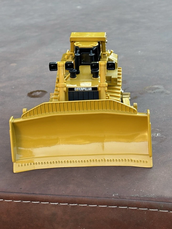 Caterpillar CAT 压铸 D11R 推土机 带开膛手 1: 50 比例 Norscot Group — 第 2/4 张图片