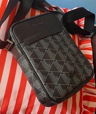 Lacoste Borsa Uomo Geometrica Tracolla Zip, Tracolla Regolabile Nero/Grigio/Arancione