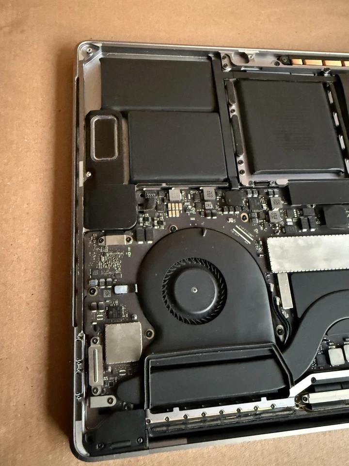 Apple MacBook Pro 15,4“ 3,1GHz 16GB 1TB 2017 Spacegrau - Bild 3 von 4