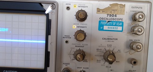 Tektronix 7904 Analog Oscilloscope - Picture 10 of 12