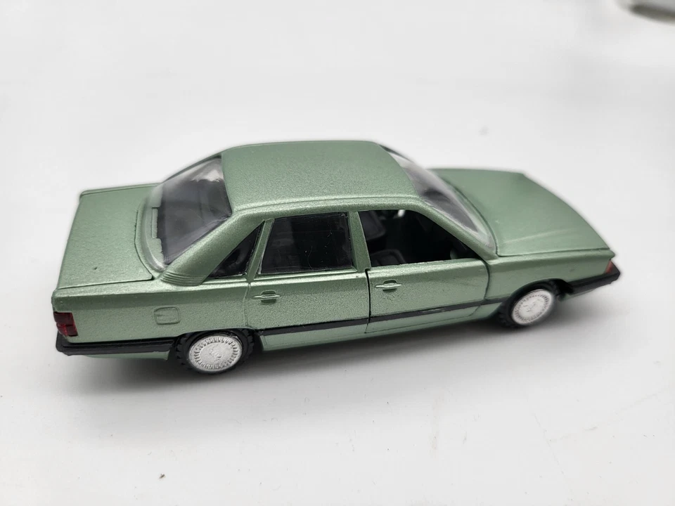 Audi 100 Saloon - Conrad 1022 Germany 1:43 - Code 3 Model *58680 - Image 4 of 4
