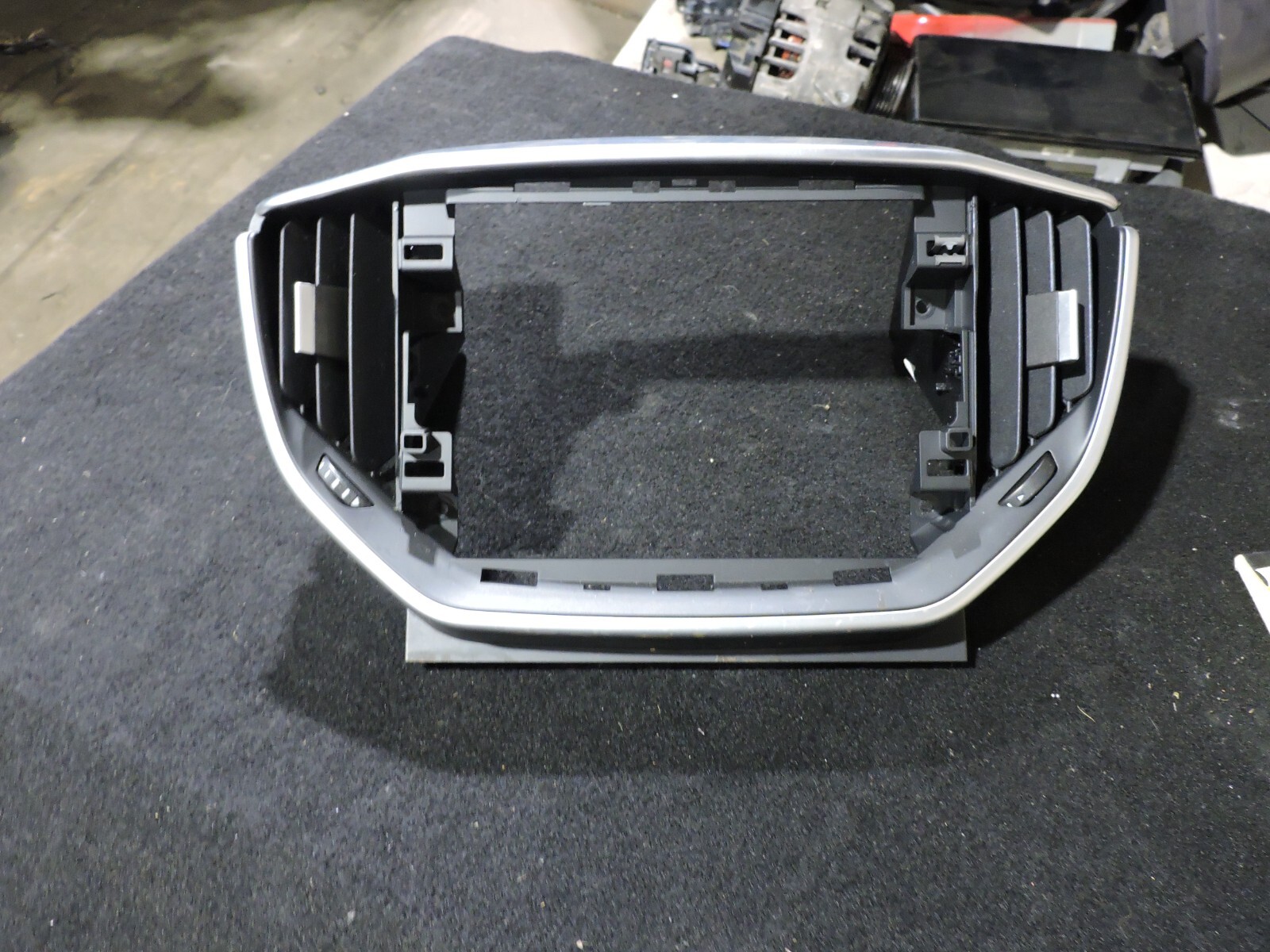2014-17 MASERATI GHIBLI CENTER DASH AC AIR VENT 08904000