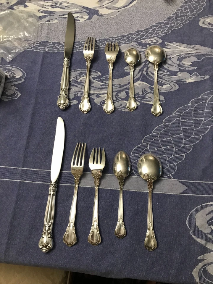 Dos, 5 piezas Gorham "Chantilly" ajustes de cena de plata esterlina, usados en excelente estado Foto 3 de 4