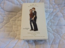 HALLMARK KEEPSAKE 2010 CHRISTMAS ORNAMENT EDWARD AND BELLA TWILIGHT FILM SAGA