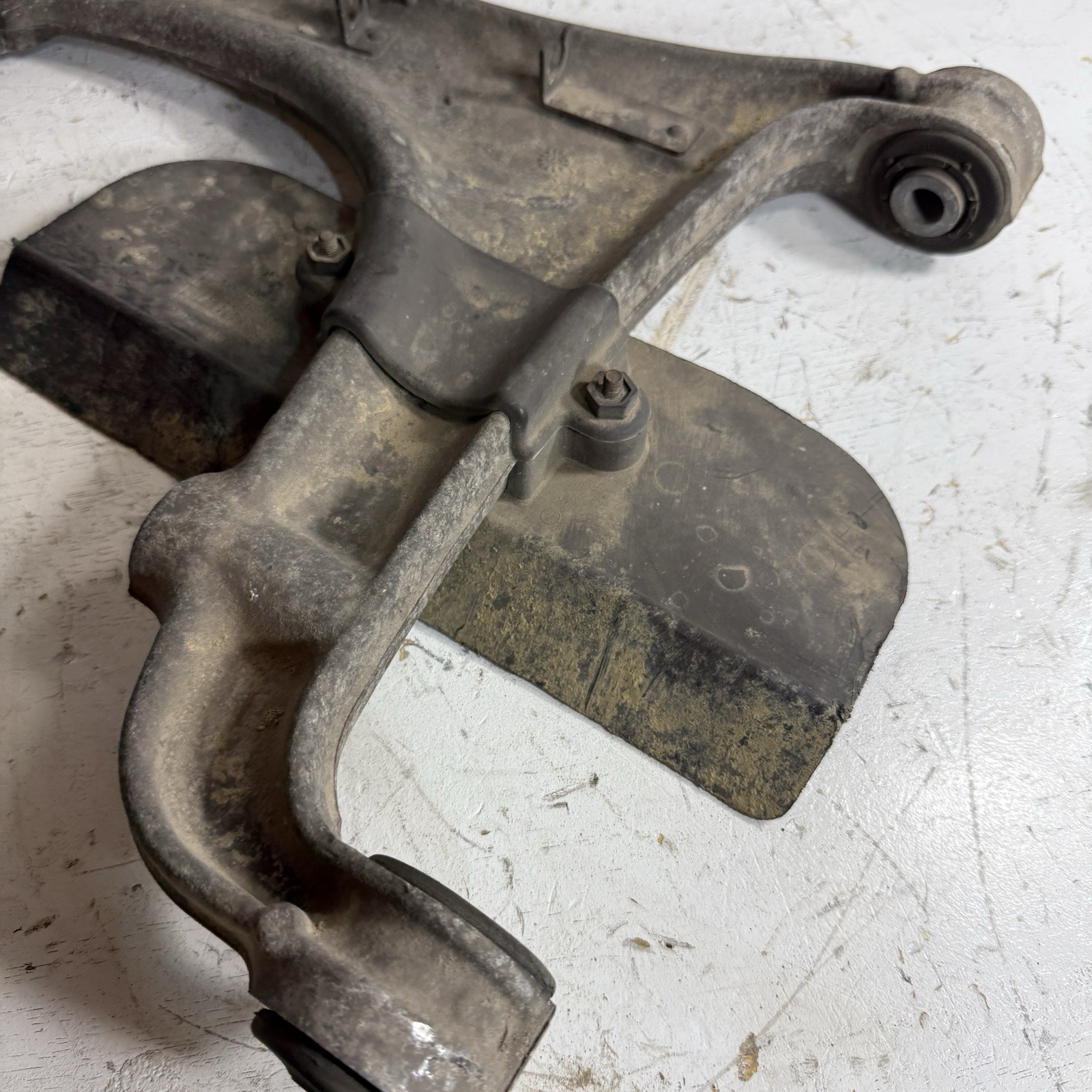 03-08 Maserati Quattroporte Left Rear Lower Control Arm M139