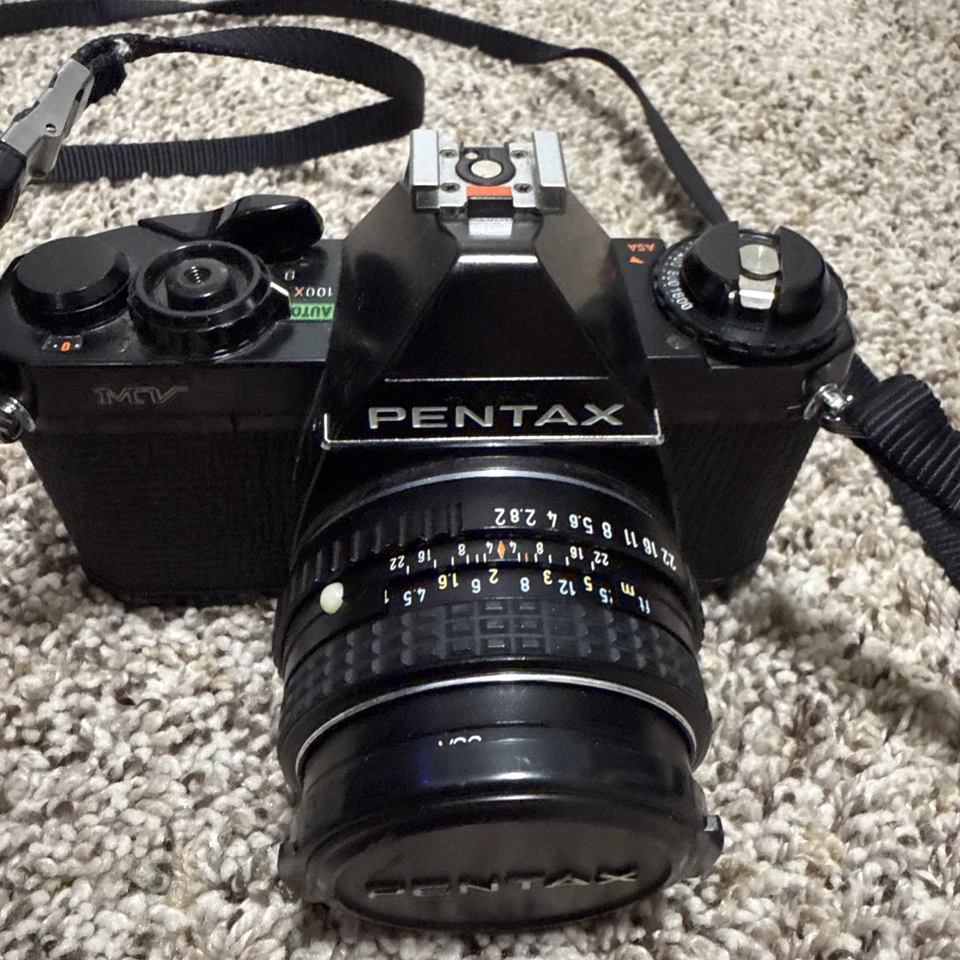 Cámara SLR Pentax MV 35mm con Lente 50mm 1:2 2 lentes extra y estuche.   Foto 4 de 4