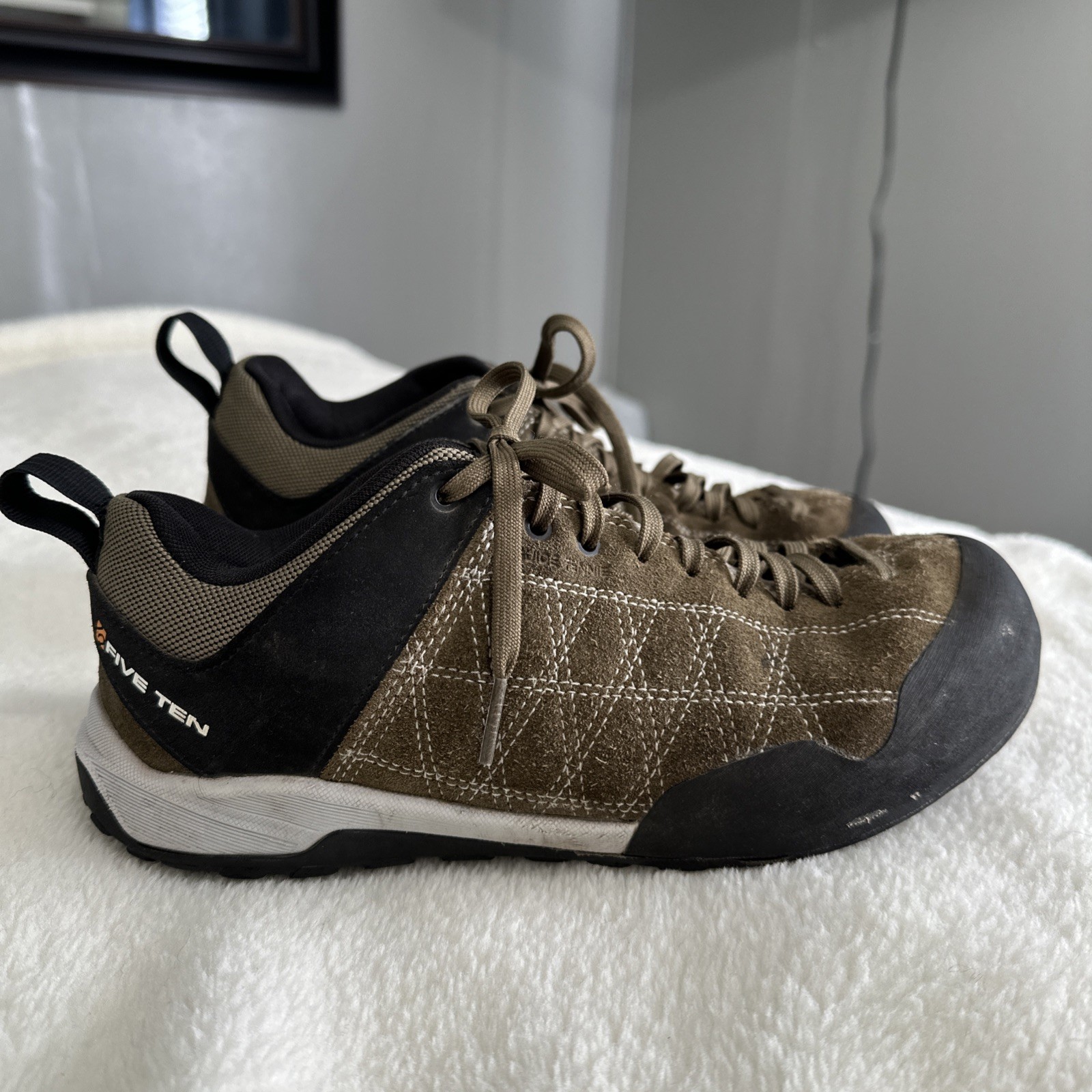 Five Ten Guide Tennie Oliva y Negro Stealth Senderismo Escalada Zapatos Para Hombres 7/W. 8,5