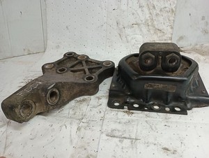 Volvo VNL ISX Left Driver Engine Mounts  (12274944