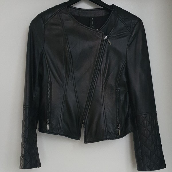 Luxe Deluxe Women’s Black Leather Biker Jacket Size 12, Quilted, Zip Pockets.