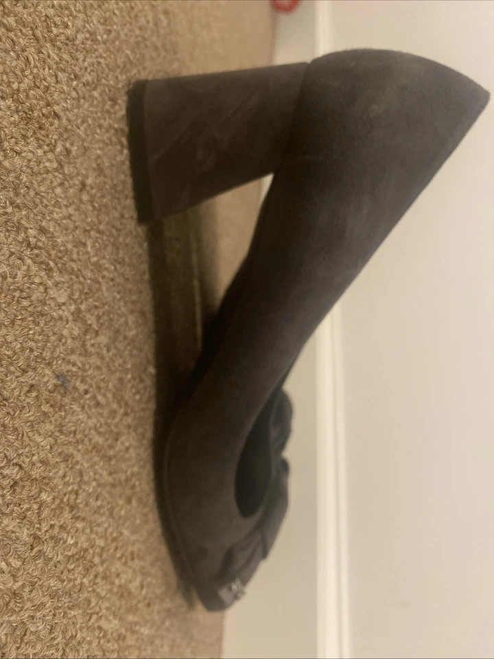 Женский замшевый блочный каблук с бантом Stuart Weitzman размер 8,5 - Изображение 4 из 4