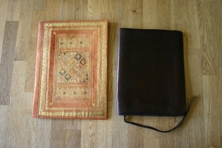 Buchhülle / Schutzumschlag aus Leder