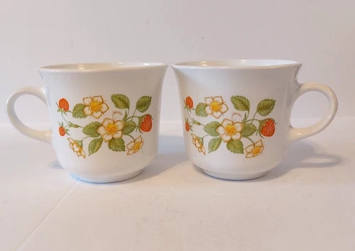 2 Vintage Corelle by Corning Strawberry Sundae Coffee Cup Mugs