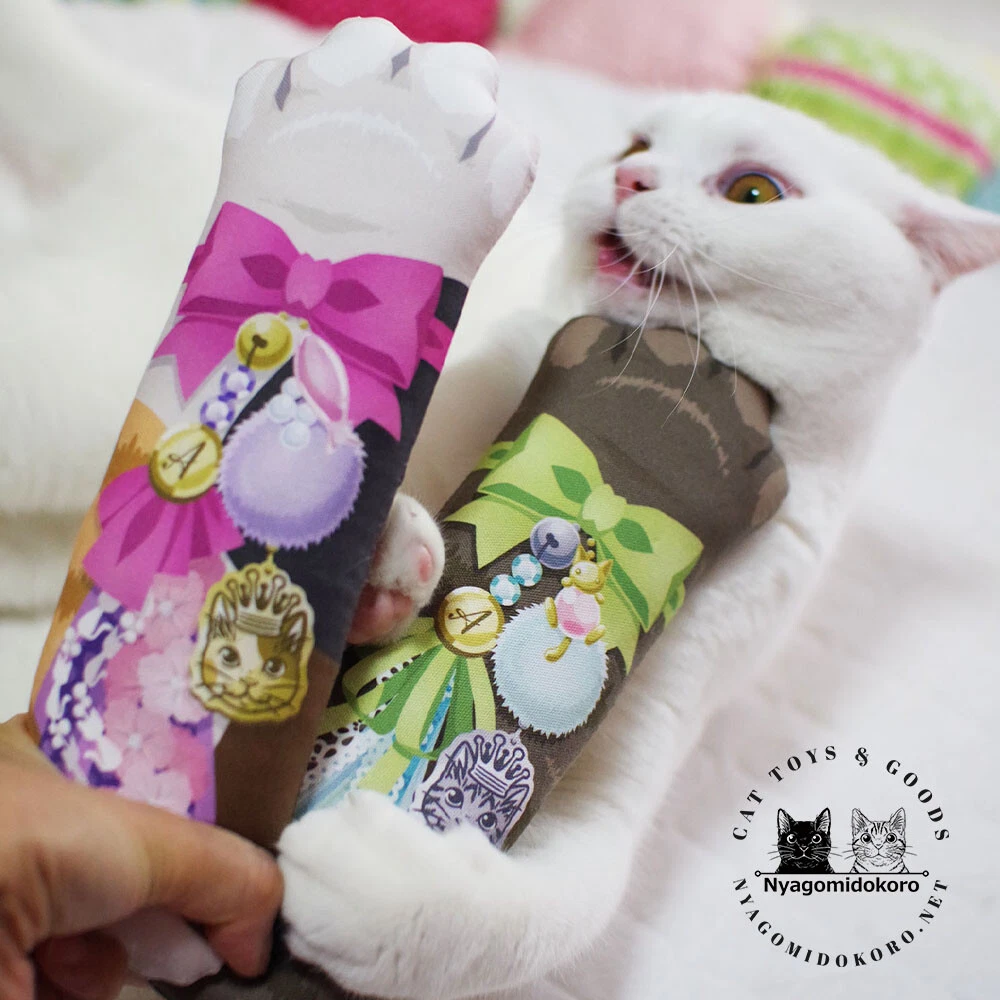 Nyagomidokoro Matatabi Cat Toy – Paw-Shape - Different Designs Available