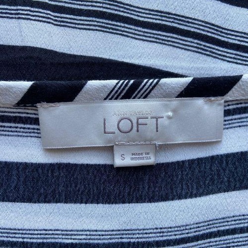 LOFT Black & White Stripe Short Sleeve Top Size Small 100% Rayon - Picture 5 of 6