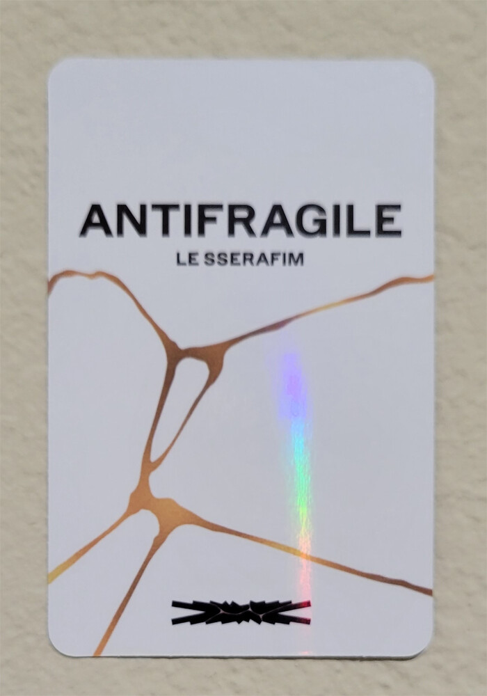 ANTIFRAGILE フォトカード バインダー　Le Sserafim 公式 Amazon.co.jp: ルセラフィム ANTIFRAGILE フォトカード
