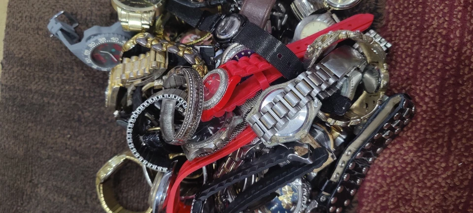 Lote de relojes de más de 6 libras de colección a ahora mezclados para hombre, mujer. SOLO piezas o reparación. Foto 3 de 4