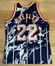 Clyde Drexler Rookie Cards and Memorabilia Guide 19