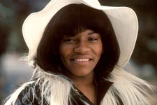 singer Stephanie Mills posed at home in Mount Vernon New York in F- Old Photo 1