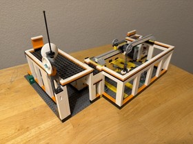 LEGO CITY: Garage (7642)  100% Complete w/Instructions | No Box