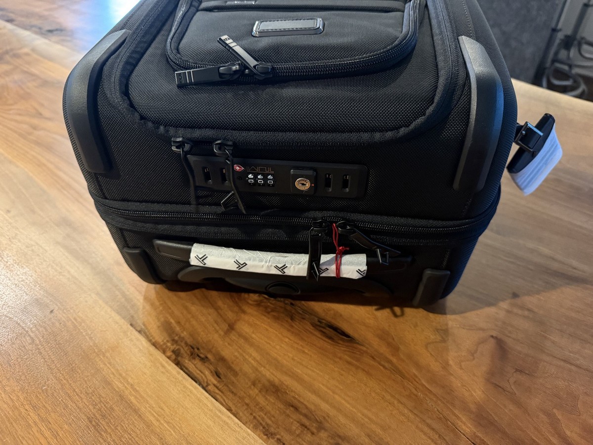 Tumi Alpha International Dual Access Expandable Carry-on 1590021041 Black New View 2