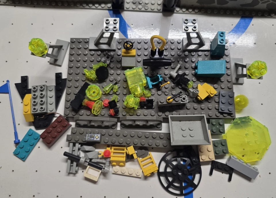 LEGO Rock Raiders 4990 Rock Raiders HQ piezas incompletas faltantes Foto 3 de 4