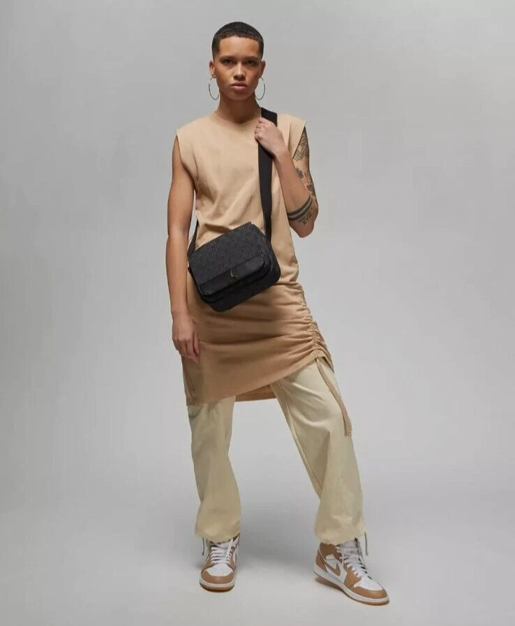 Nuevo con etiquetas Nike Jordan Monograma Mini Mensajero Bandolera Bolso de Transporte (3.6L) UNISEX Foto 3 de 4