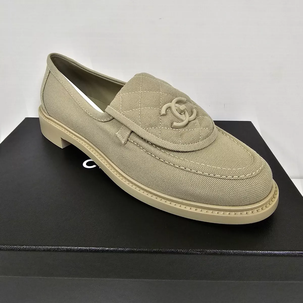 Chanel Off White Leather CC Logo Loafers Size 37.5 Chanel