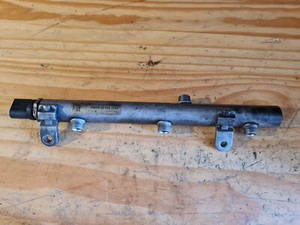 MERCEDES 320CDI M642 Einspritzleiste rechts A6420702595 6420702595