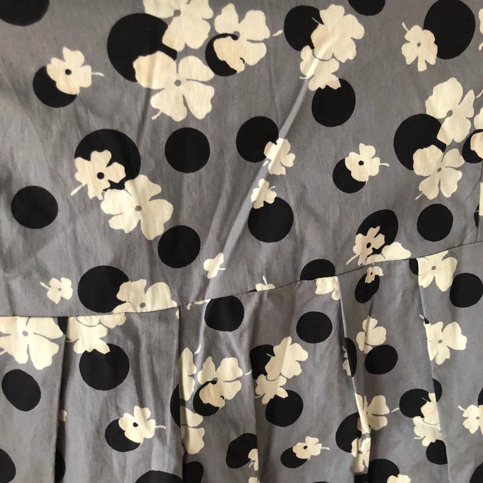 Vestido plisado cuello manga larga estampado Bonpoint $225 talla 6 gris floral nuevo con etiquetas Foto 4 de 4