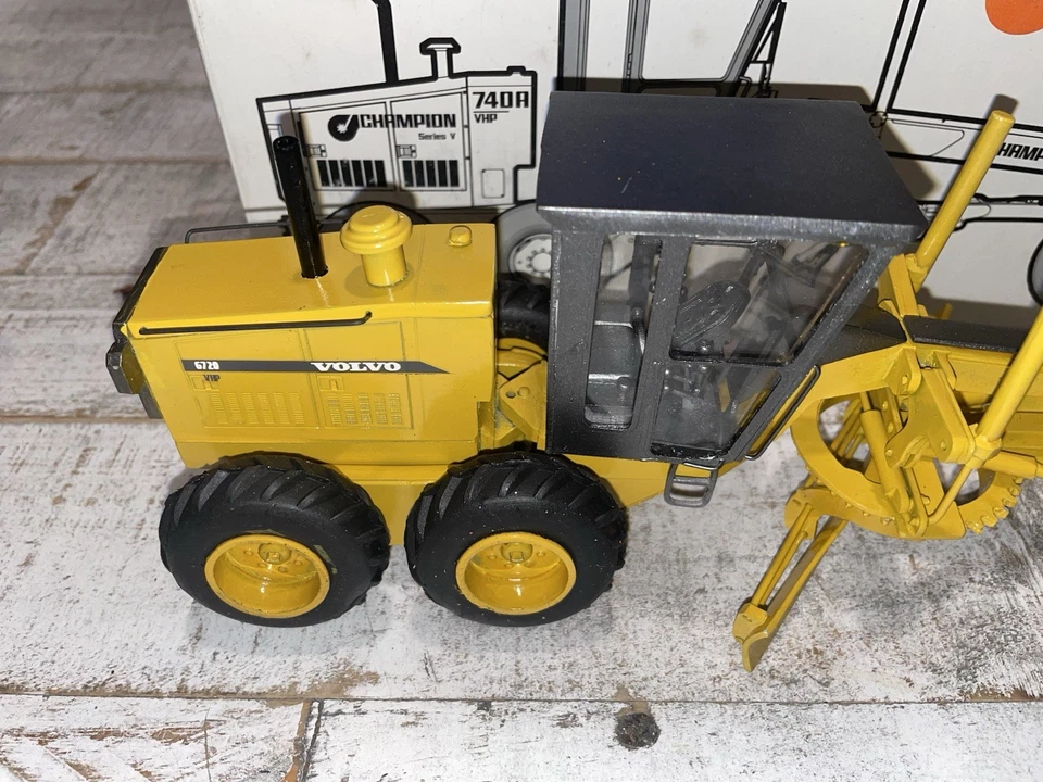 Vtg 1997 NIB Champion First Edition 740A VHP Motor Grader 1:32 Diecast Model New - Image 4 of 4