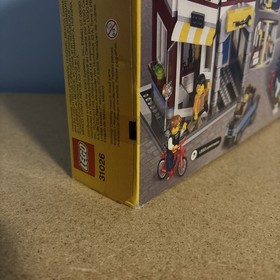NEW LEGO CREATOR Bike Shop & Cafe (31026) - buildings and minifigures included
