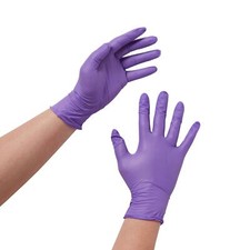 Gant d'examen Safeskin non stérile sans poudre violet nitrile moyen BX de 100