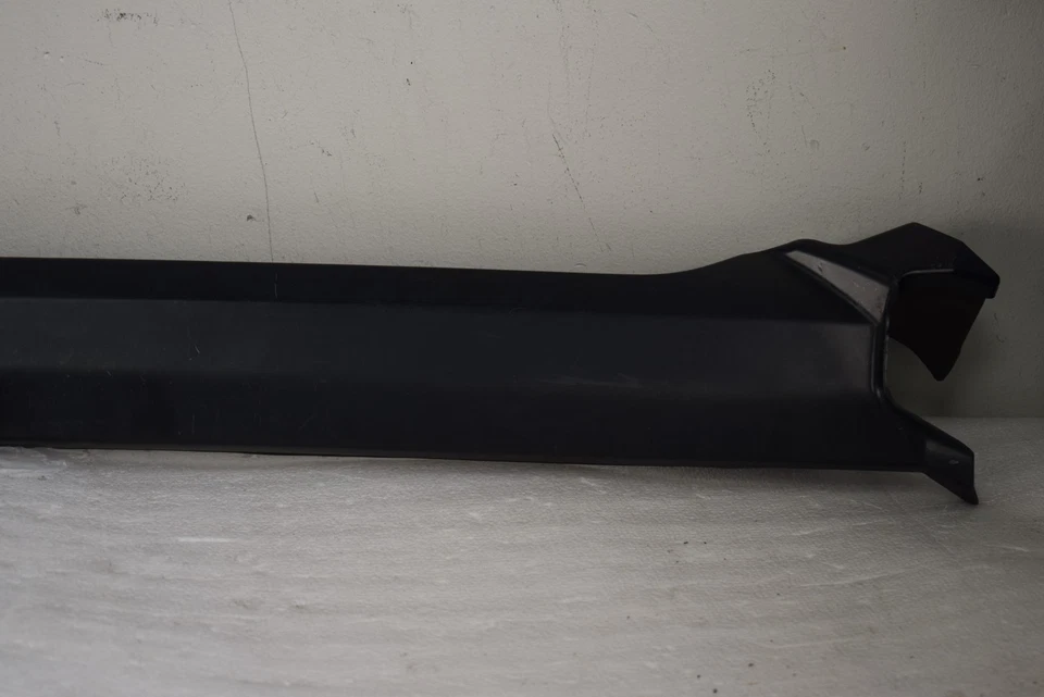 2015 LAND ROVER DISCOVERY L24 EXTERIOR WINDOW TRIM LEFT SIDE FACTORY OEM - Image 3 of 4