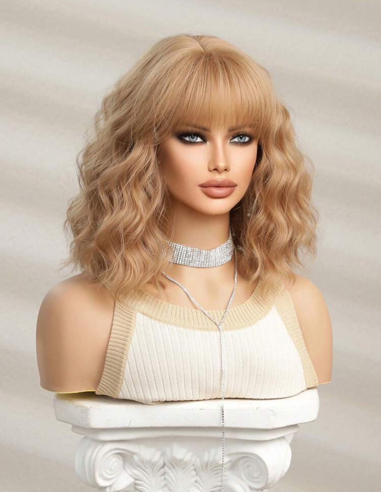 Perruque synthétique haut de gamme blonde foncée collection Élégance Céleste