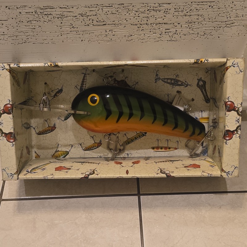Rivers Edge GIANT 12" Firetiger Shad Fishing Lure Man Cave Decor W/ Box 2002