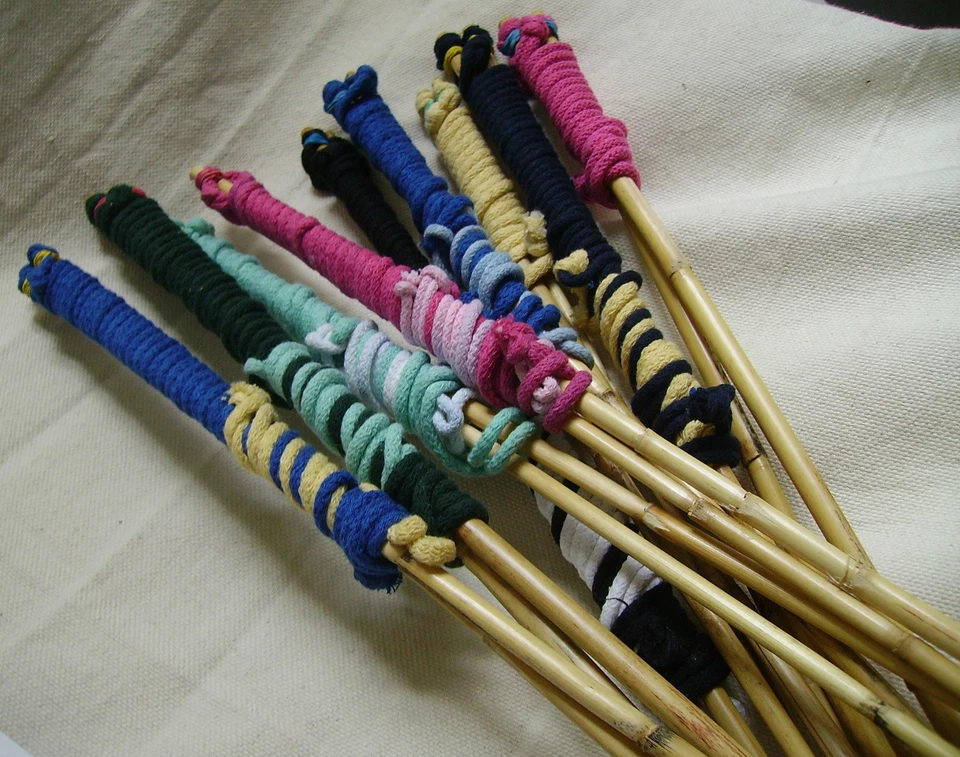 Bubble Sticks für Riesenseifenblasen - Stäbe mit Schnur in 25 Farben - Größe L -