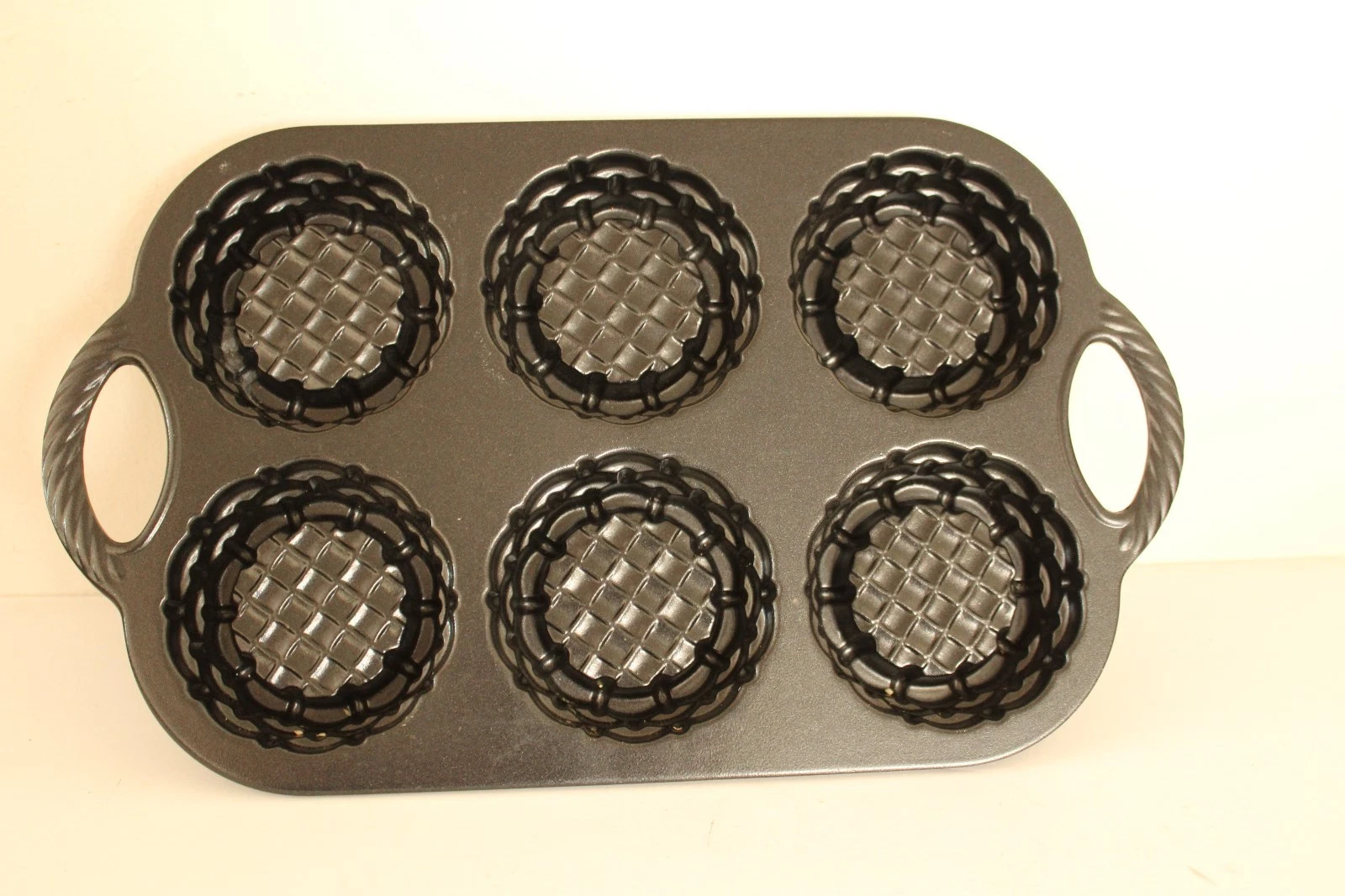 Shortcake Baskets Cake Pan by Nordic Ware Makes 6 Cakes 3 Cups/.7 Liter Total