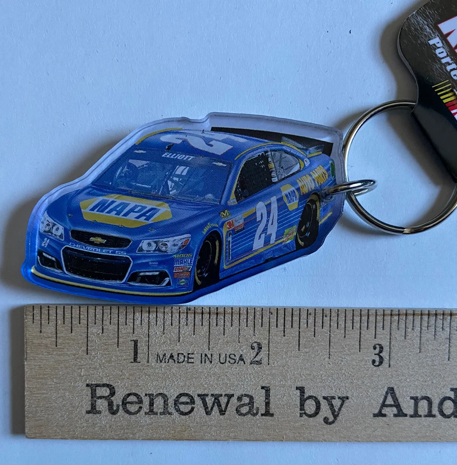 Chase Elliott NAPA #24 2017 acrylic key ring with mirror back - Image 3 of 4