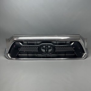 TOYOTA TACOMA GRILLE 2012 2013 2014 2015 OEM 53100-04470 DAMAGED
