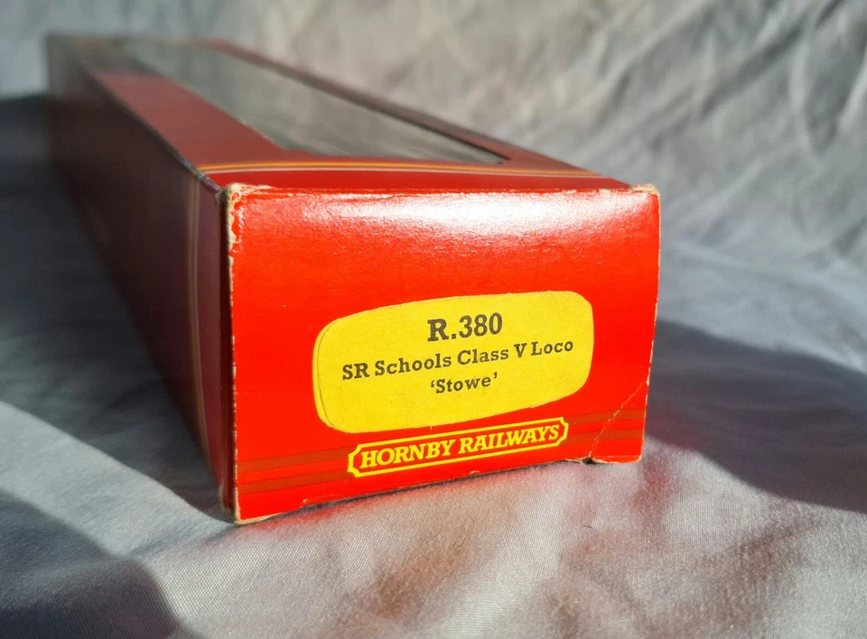 Hornby Railways Steam Locomotive Schools Class V OO Gauge 928 'Stowe' - Image 4 of 4