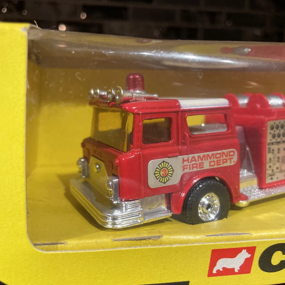 CORGI TOYS MADE IN GR. BRITAIN #2029 MACK FIRE TRUCK Hammond Fire Department - Image 2 of 4