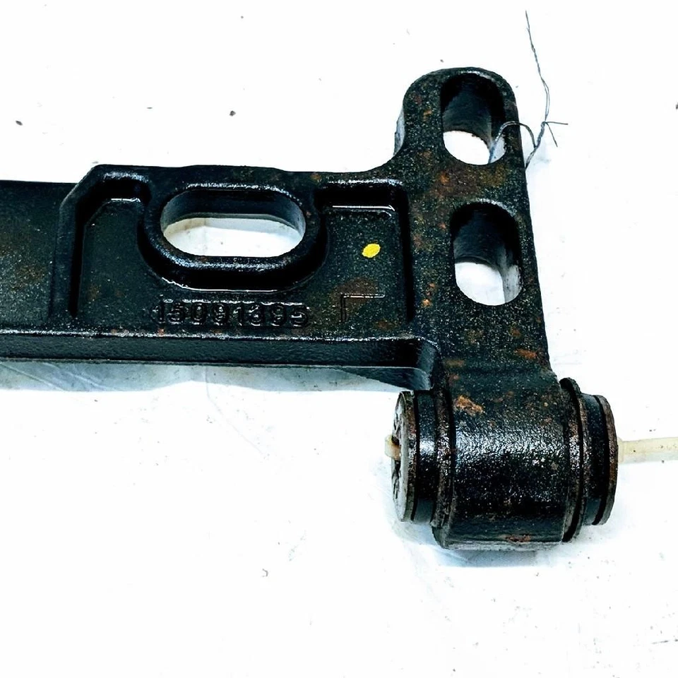 GM 15091395 подходит для внедорожников 2002-2009 годов выпуска кронштейн для крепления рычага управления левый передний нижний от оригинального производителя - Изображение 4 из 4