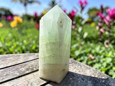 Kiwi Calcit Turm | gebänderte grüne Kristallspitze, beruhigendes Dekor (76 mm)