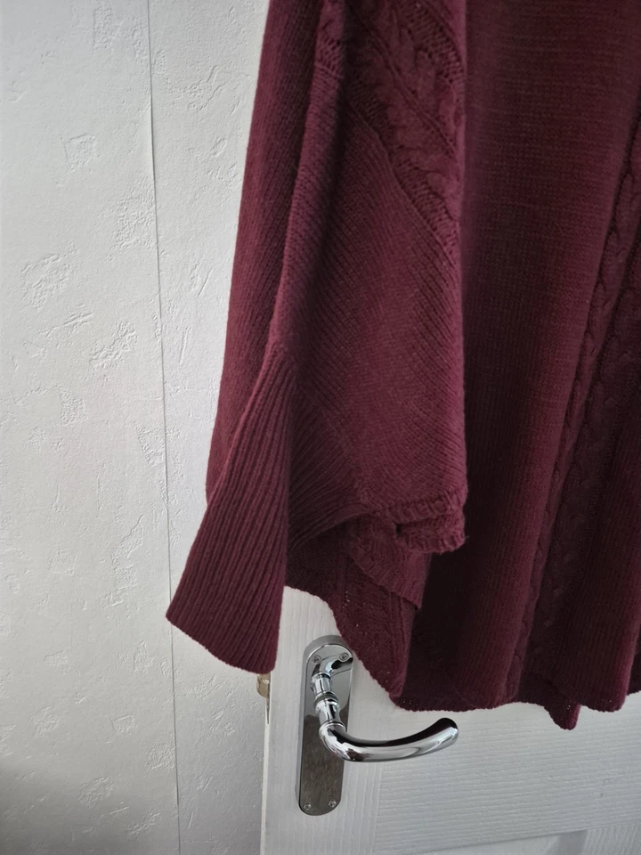 Womens Plus Size Oversize Bat Sleeve Cape Size 18-24 In Burgundy new - Image 2 of 4